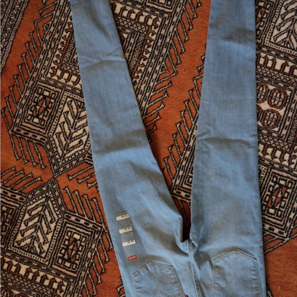 Levi's Light Blue Denim Jeans with Red Tab - Picture 3 of 6